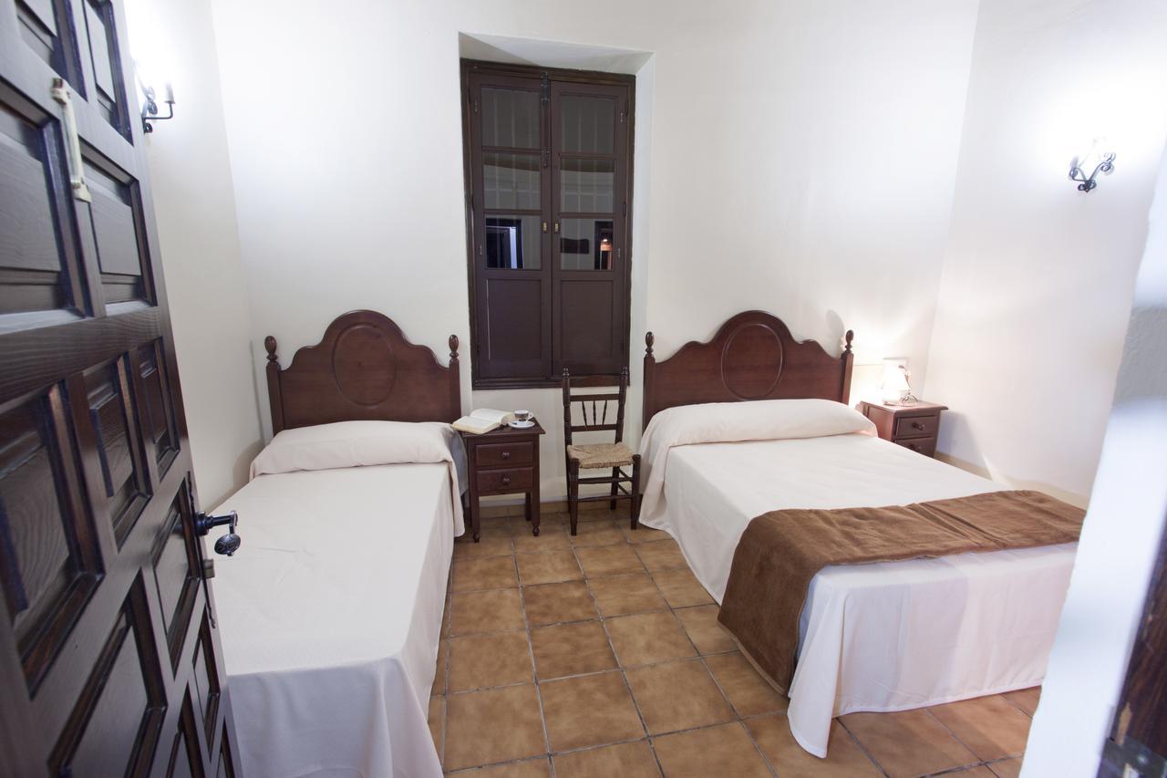 Hotel Puerta De La Sierra Puerto Serrano Luaran gambar